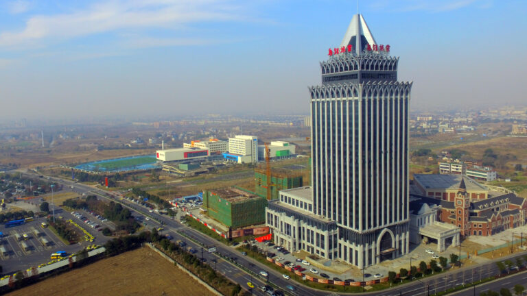 Stavba komerčního centra, Čína